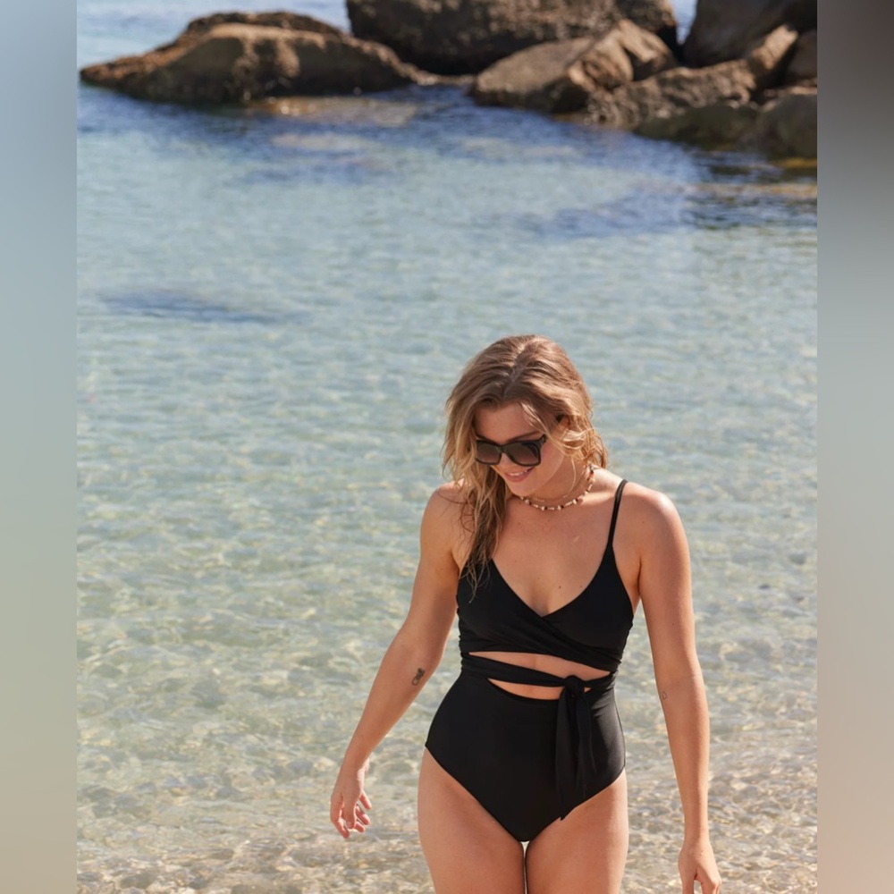 NWT Aerie Wrap Full Coverage One Piece Swimsuit Black Size Medium